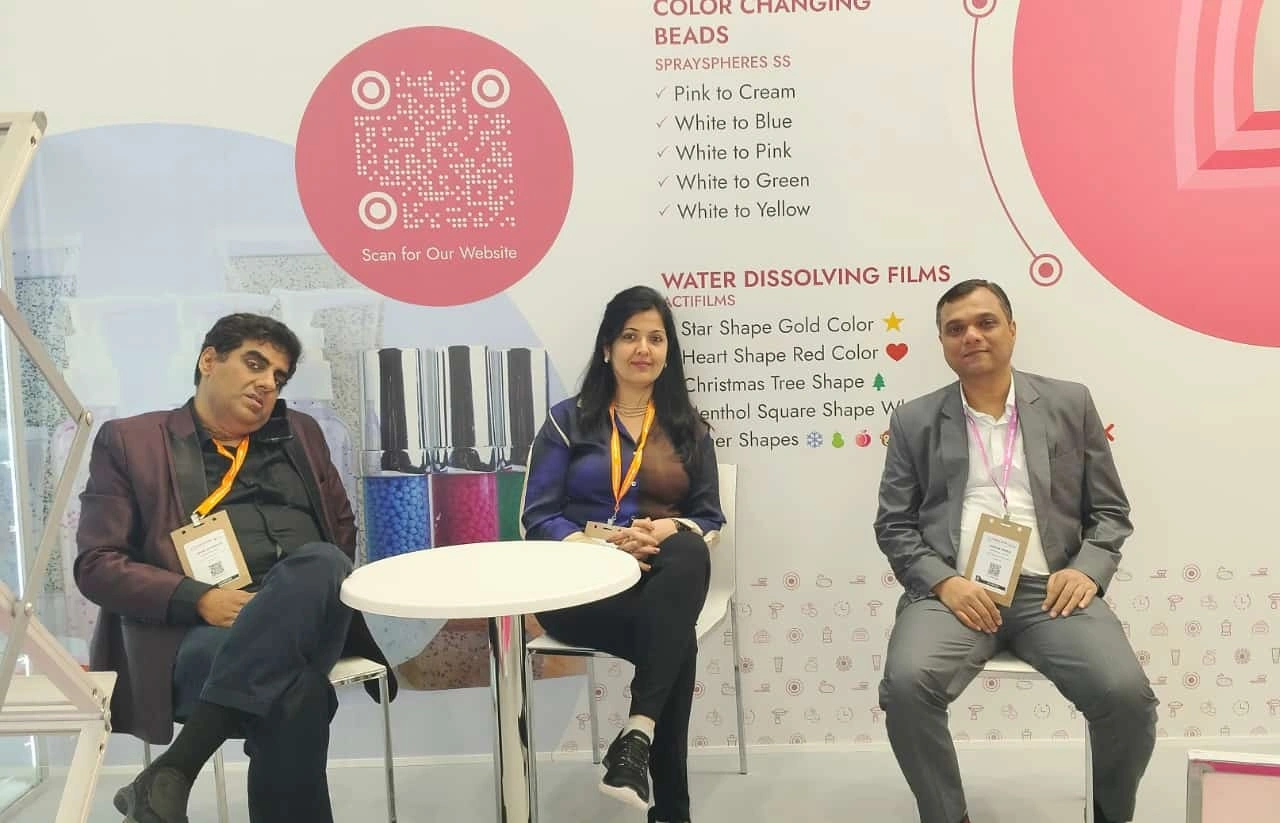 Umang team engaging with multiple clients at In-Cosmetics Amsterdam 2025